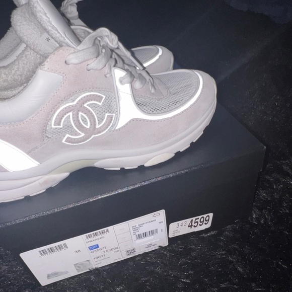 100% AUTHENTIC SUEDE CHANEL SNEAKERS SIZE 38 - Picture 4 of 9